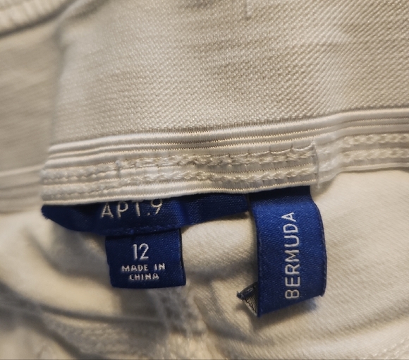 Apt. 9 Women's Tummy Control White Denim Cutoff Jean Shorts - Picture 3 of 4